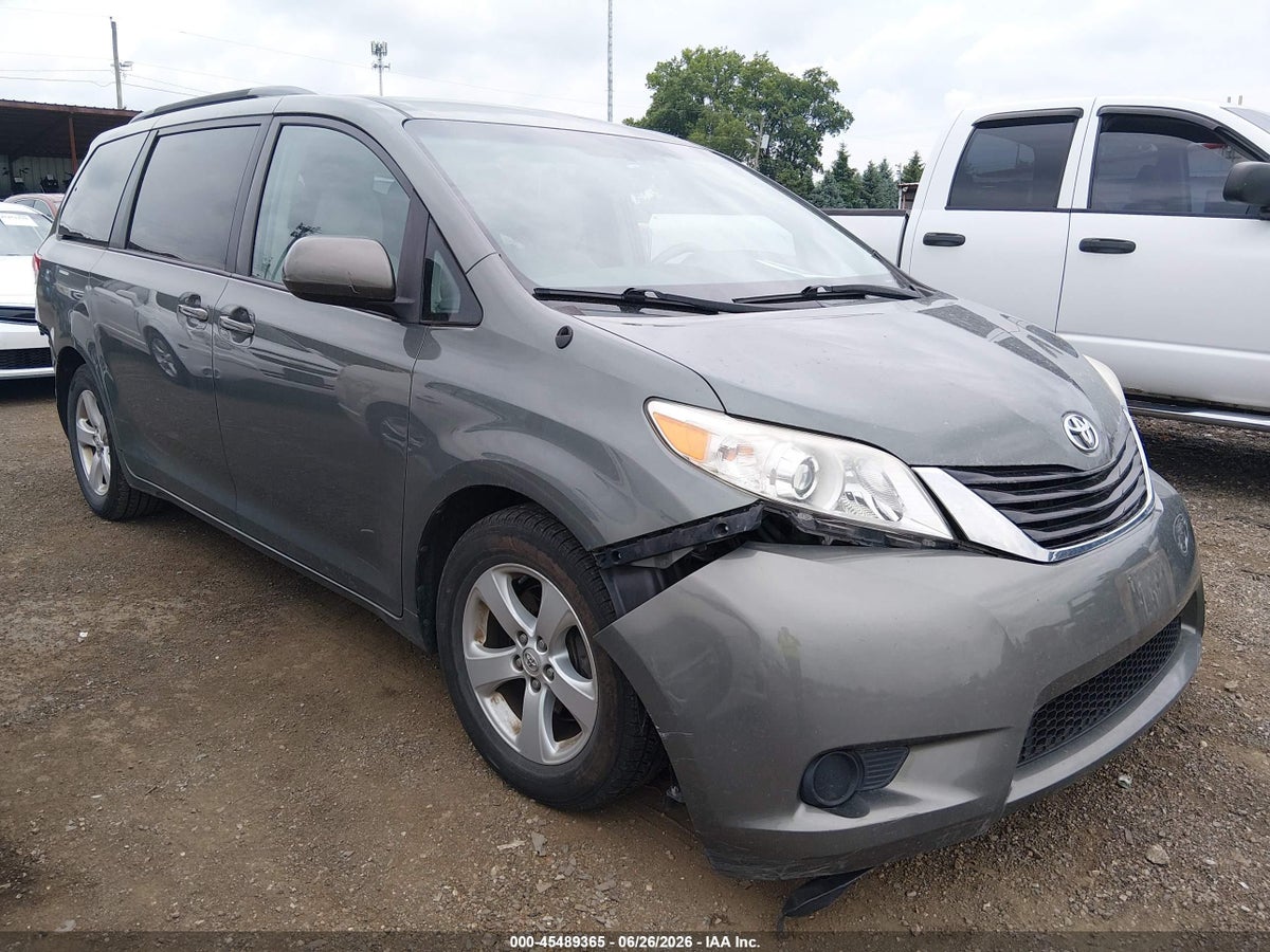 2014 TOYOTA SIENNA LE V6 8 PASSENGER