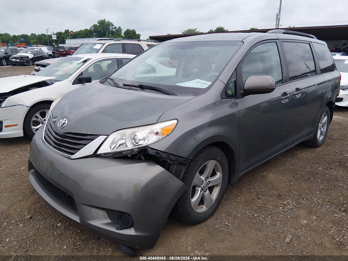 2014 TOYOTA SIENNA LE V6 8 PASSENGER — снимка 2