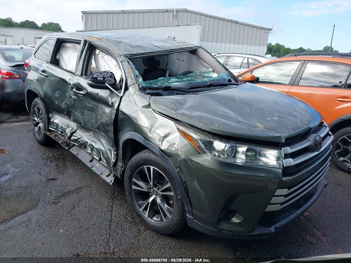 2018 TOYOTA HIGHLANDER LE