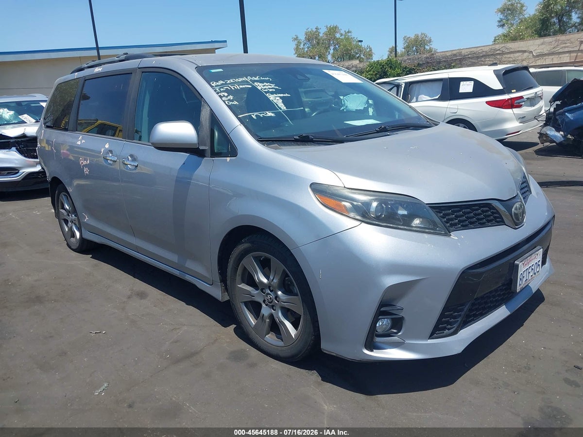 2018 TOYOTA SIENNA SE 8 PASSENGER