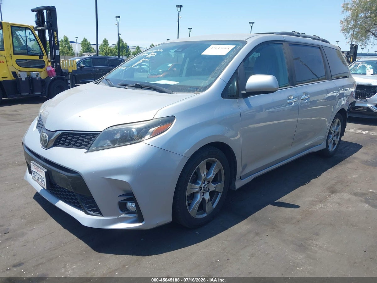 2018 TOYOTA SIENNA SE 8 PASSENGER — снимка 2