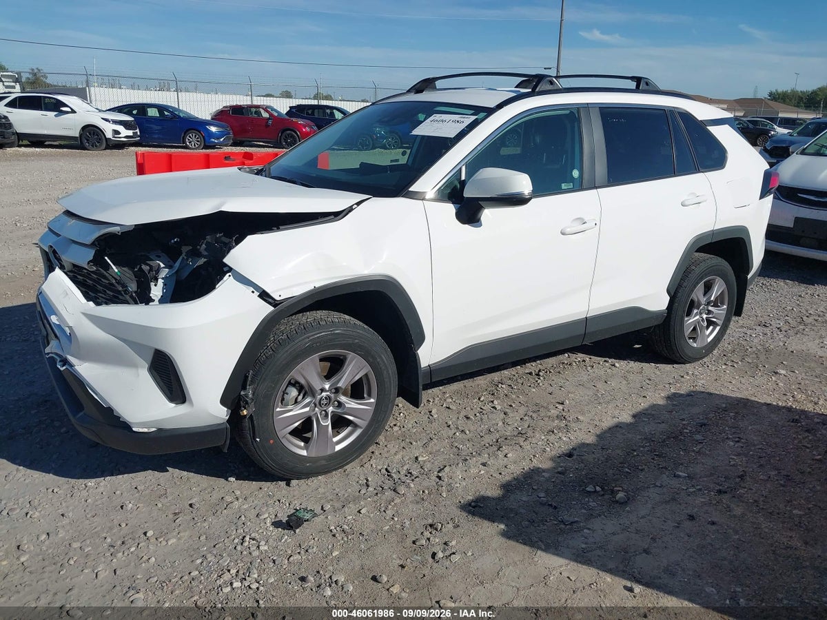 2025 TOYOTA RAV4 XLE — снимка 2