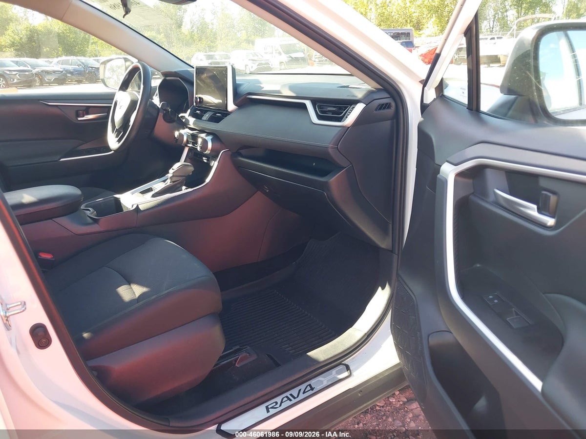 2025 TOYOTA RAV4 XLE — снимка 5
