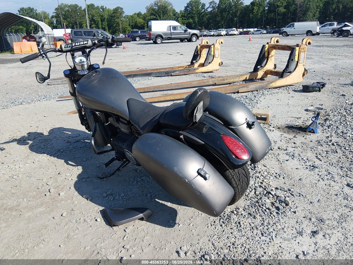 2011 VICTORY MOTORCYCLES KINGPIN 8-BALL — снимка 3