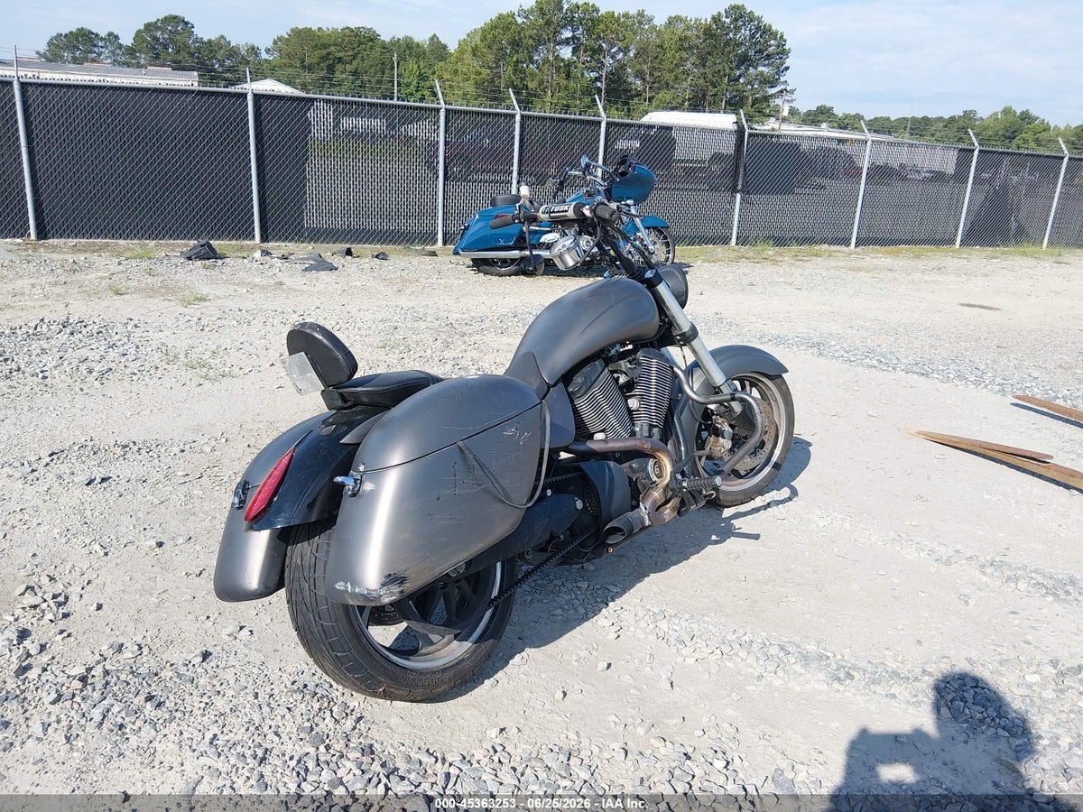 2011 VICTORY MOTORCYCLES KINGPIN 8-BALL — снимка 4