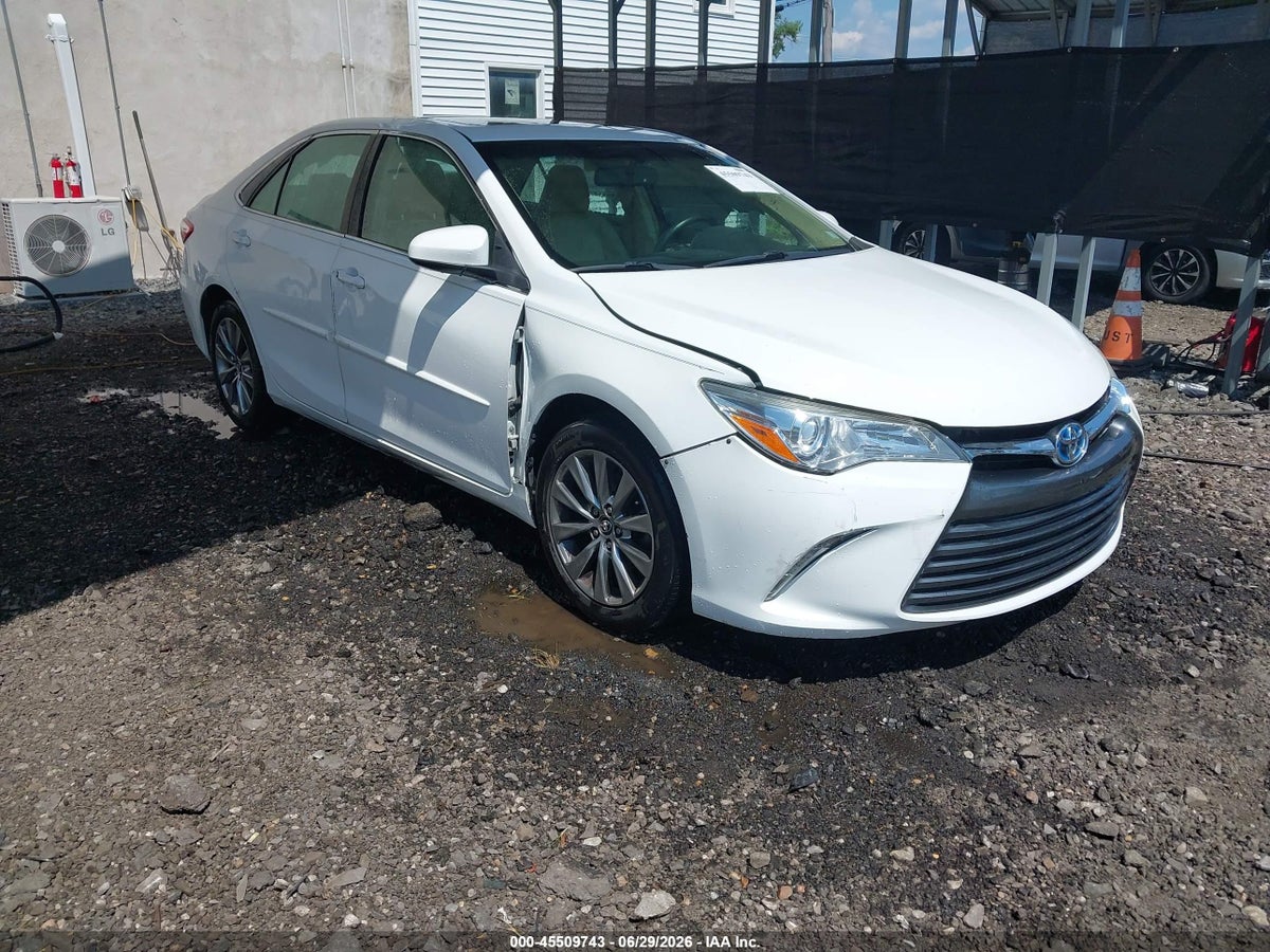 2016 TOYOTA CAMRY XLE