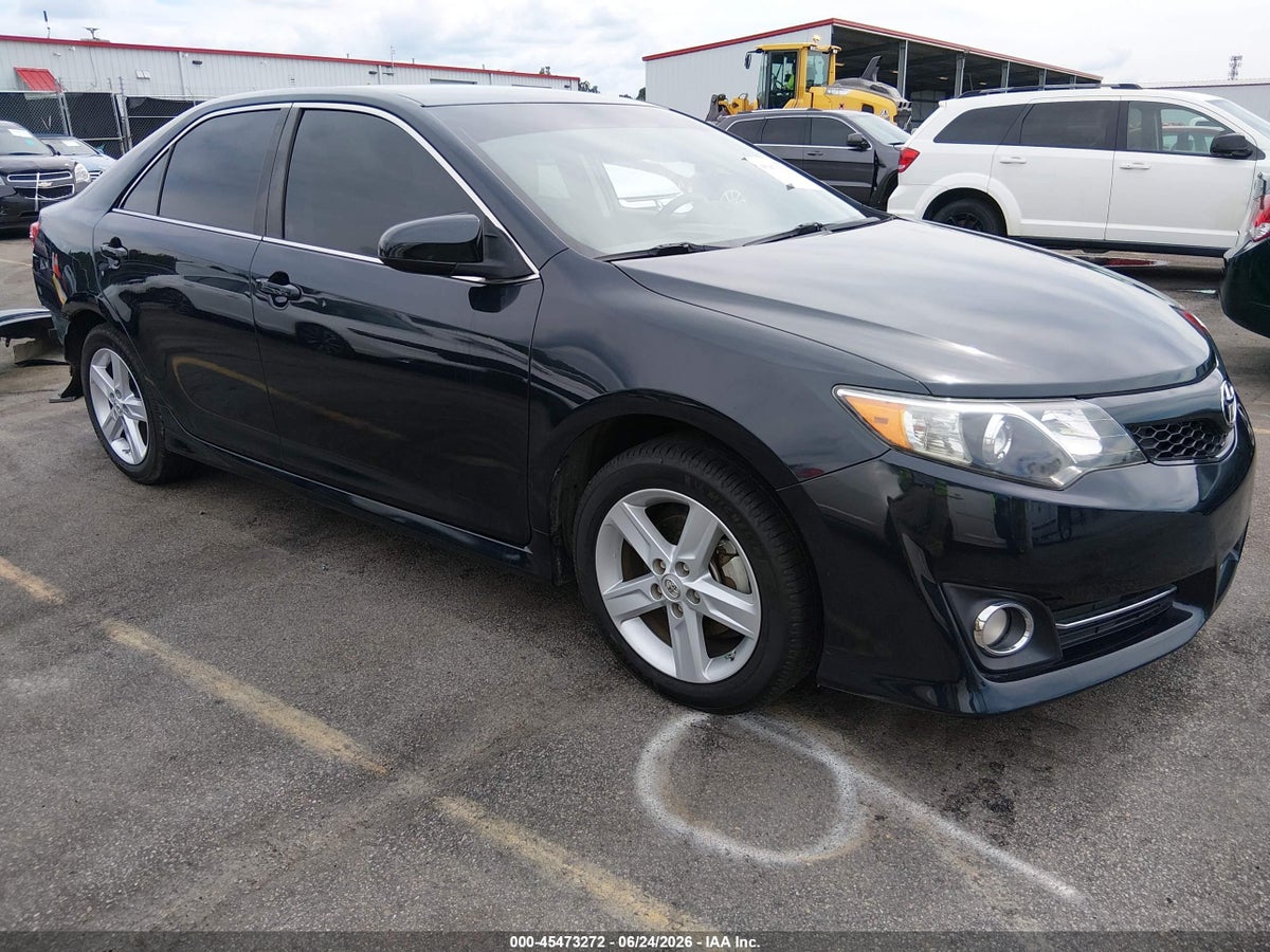 2013 TOYOTA CAMRY SE