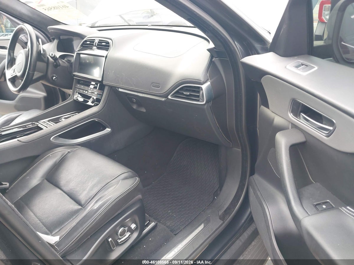 2019 JAGUAR F-PACE S — photo 5