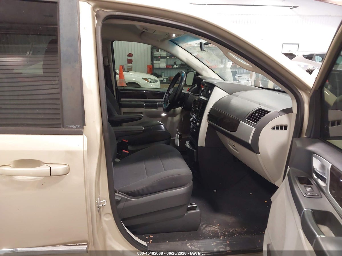 2010 DODGE GRAND CARAVAN SXT — снимка 5