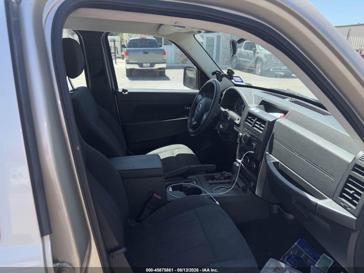 2011 JEEP LIBERTY SPORT — photo 5