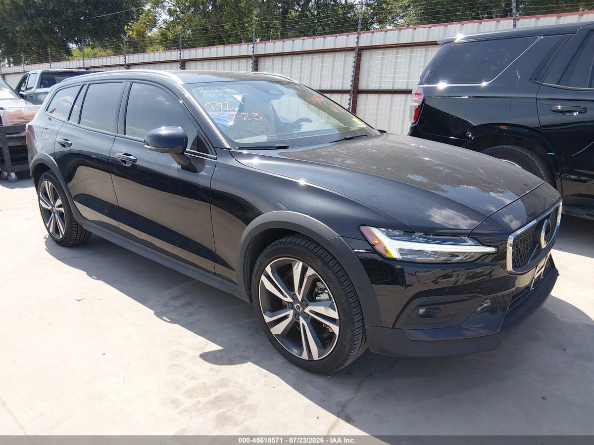 2025 VOLVO V60 CROSS COUNTRY PLUS, B5 AWD GAS (MILD HYBRID)