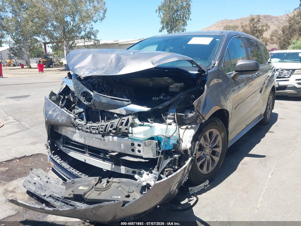 2021 TOYOTA SIENNA LE — снимка 2