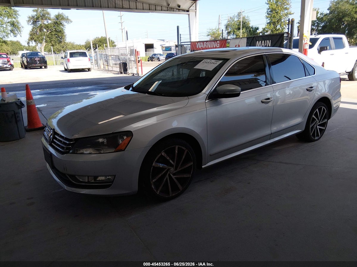 2013 VOLKSWAGEN PASSAT 2.0L TDI SE — снимка 2