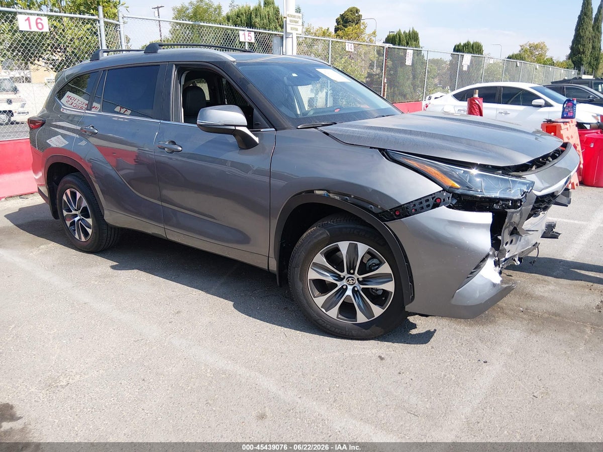 2026 TOYOTA HIGHLANDER XLE