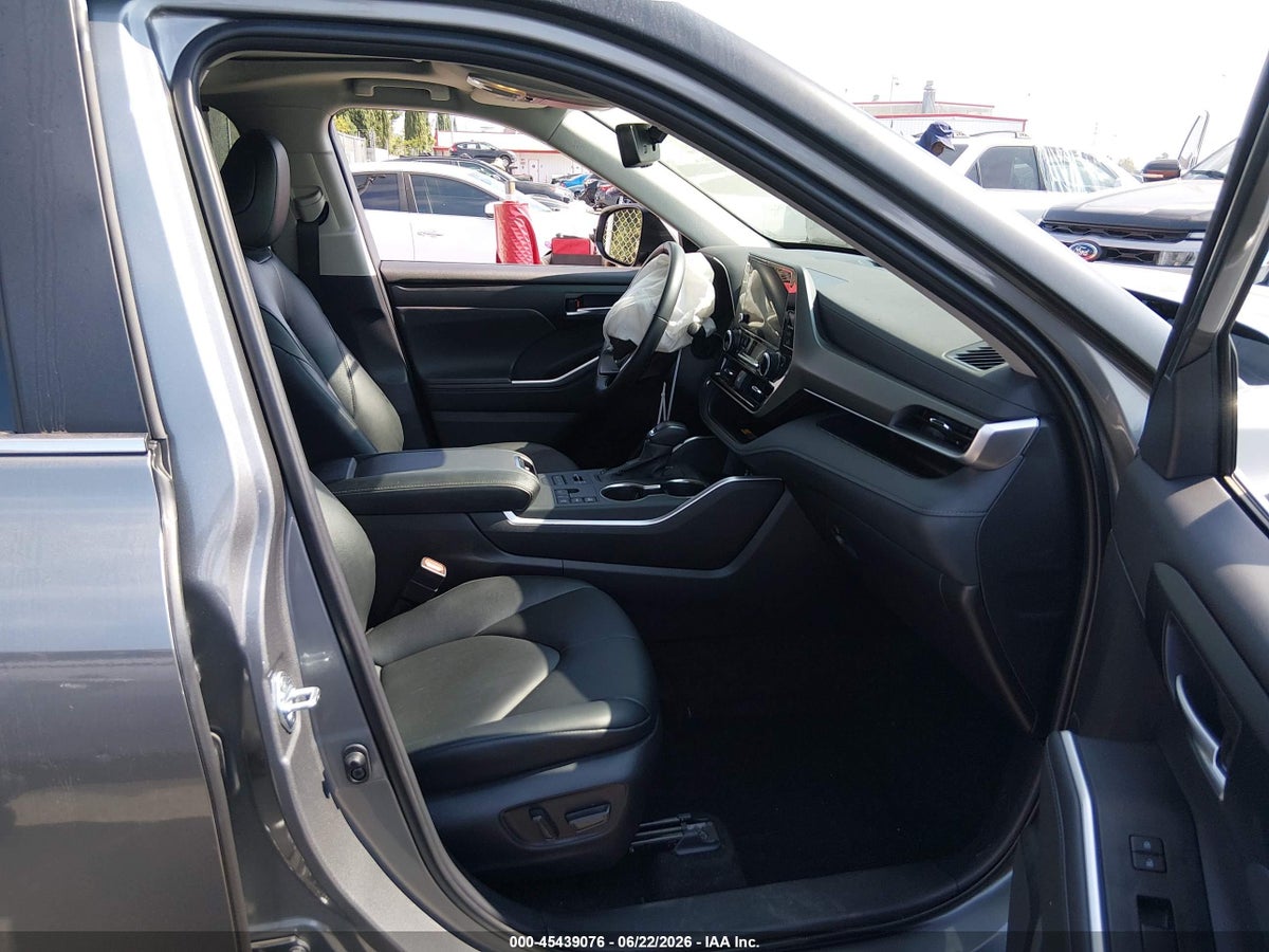 2026 TOYOTA HIGHLANDER XLE — снимка 5