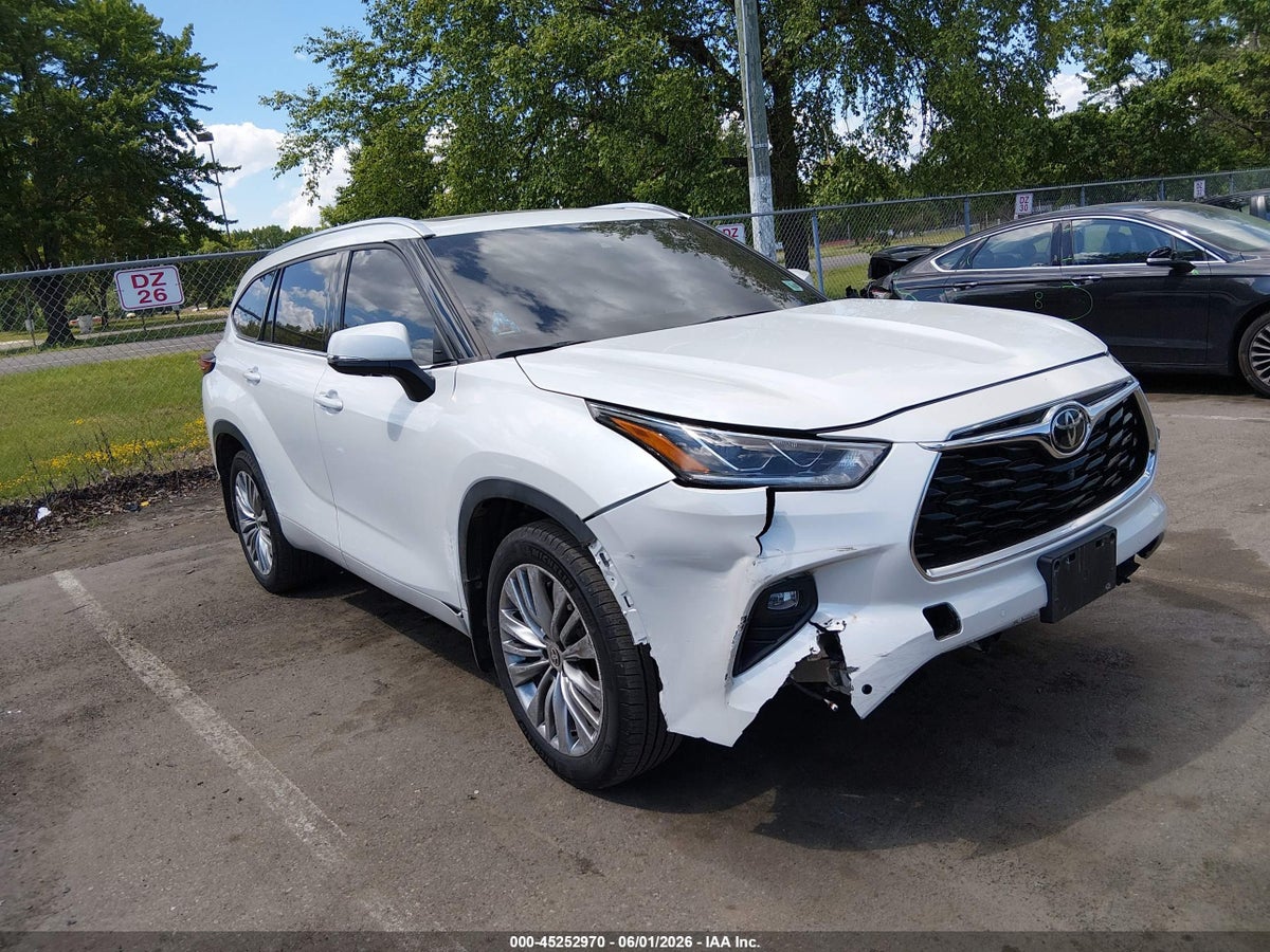 2022 TOYOTA HIGHLANDER PLATINUM