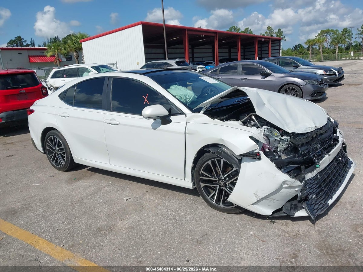 2025 TOYOTA CAMRY XLE