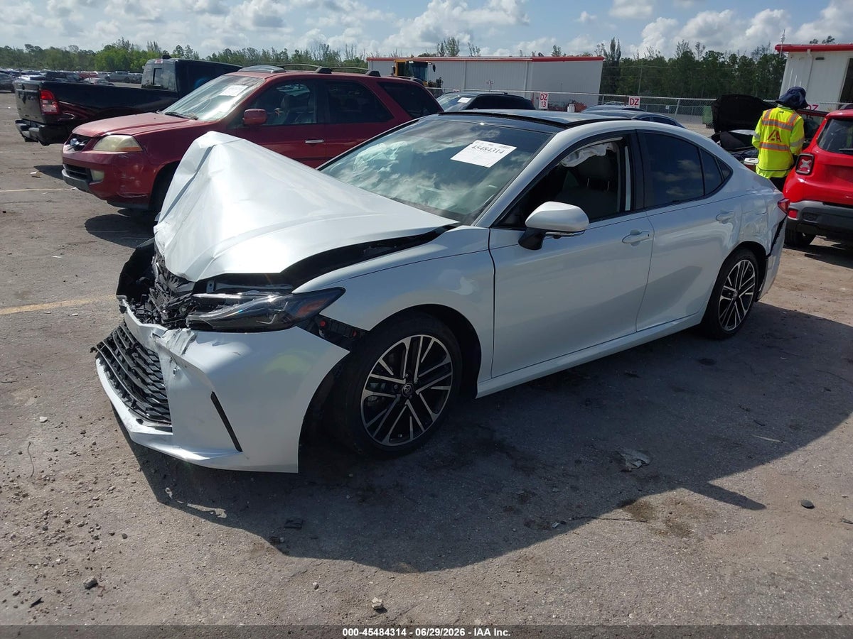 2025 TOYOTA CAMRY XLE — снимка 2