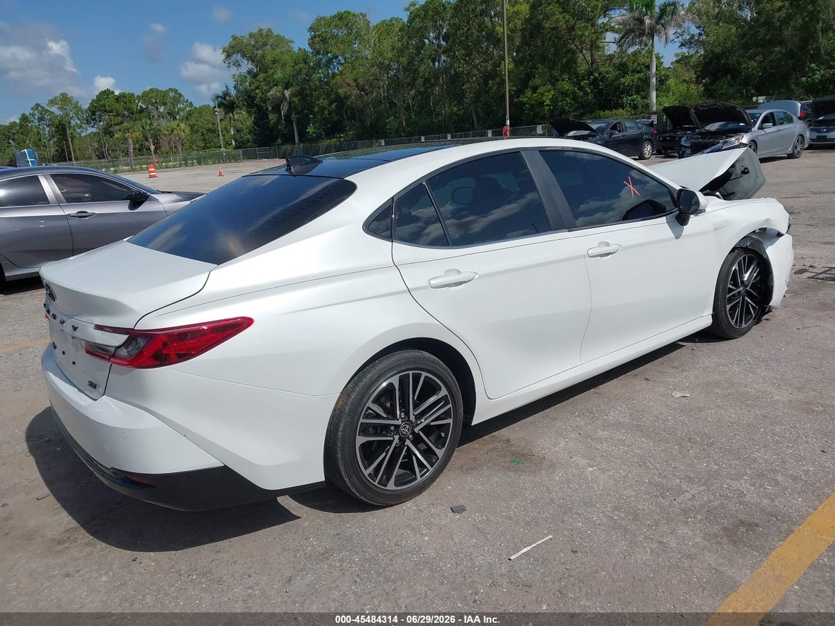 2025 TOYOTA CAMRY XLE — снимка 4