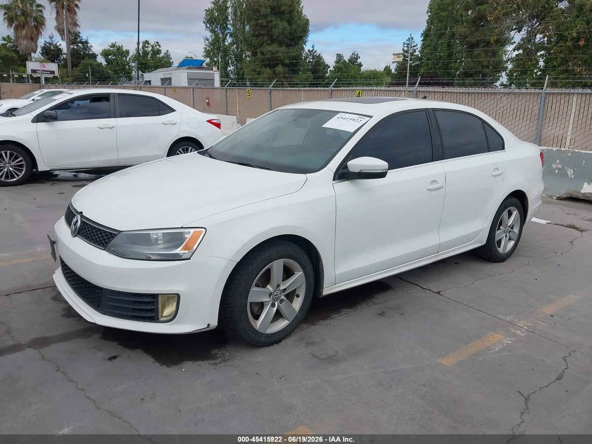 2011 VOLKSWAGEN JETTA 2.0L TDI — снимка 2