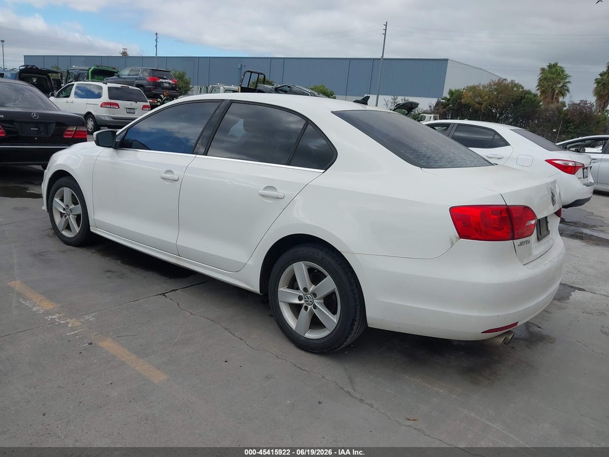 2011 VOLKSWAGEN JETTA 2.0L TDI — снимка 3