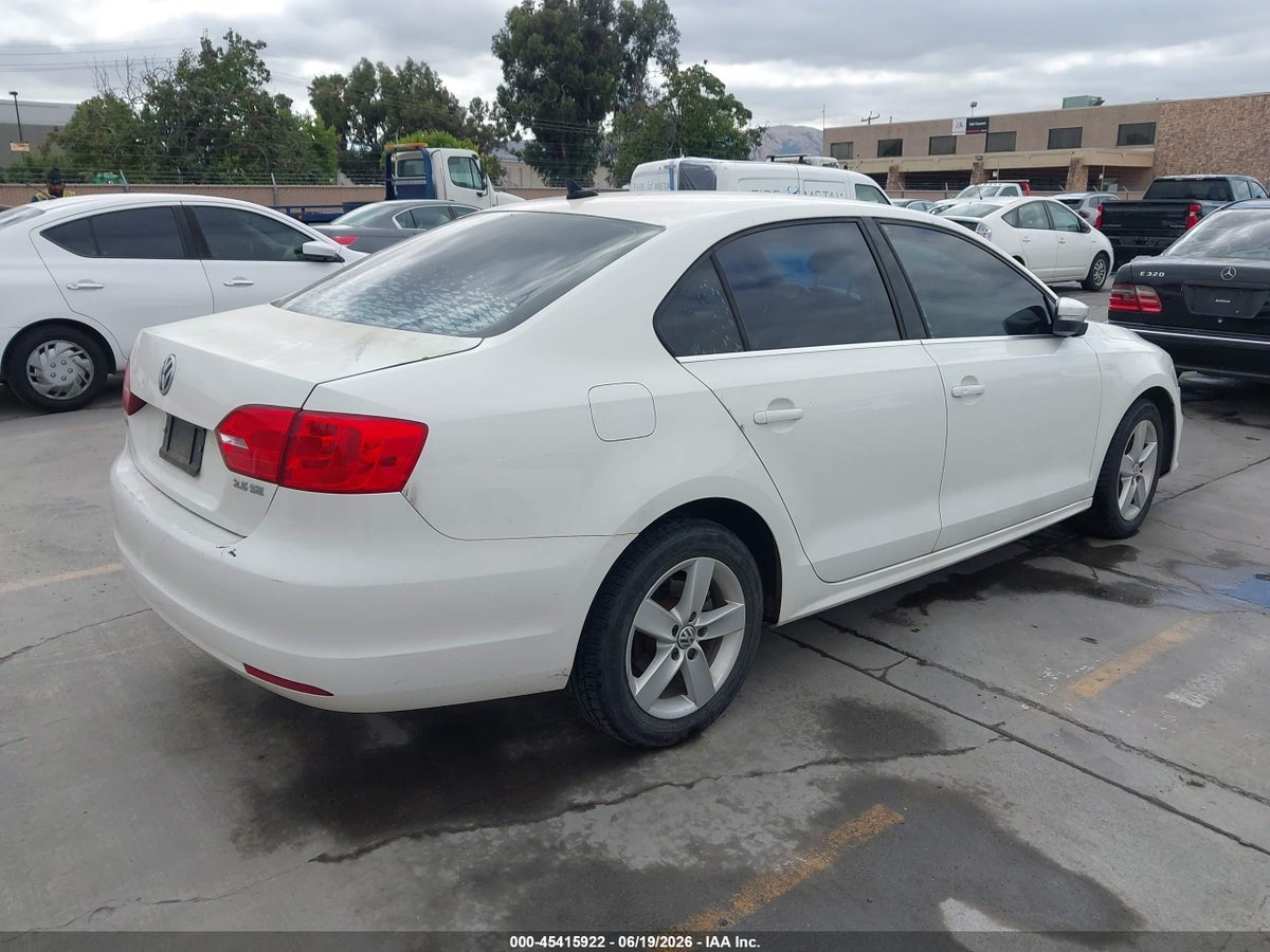 2011 VOLKSWAGEN JETTA 2.0L TDI — снимка 4