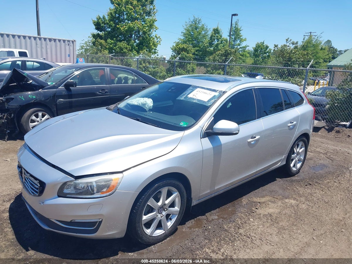 2017 VOLVO V60 T5 PLATINUM — снимка 2