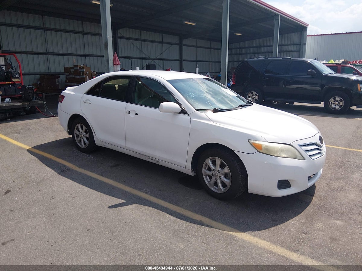 2011 TOYOTA CAMRY LE