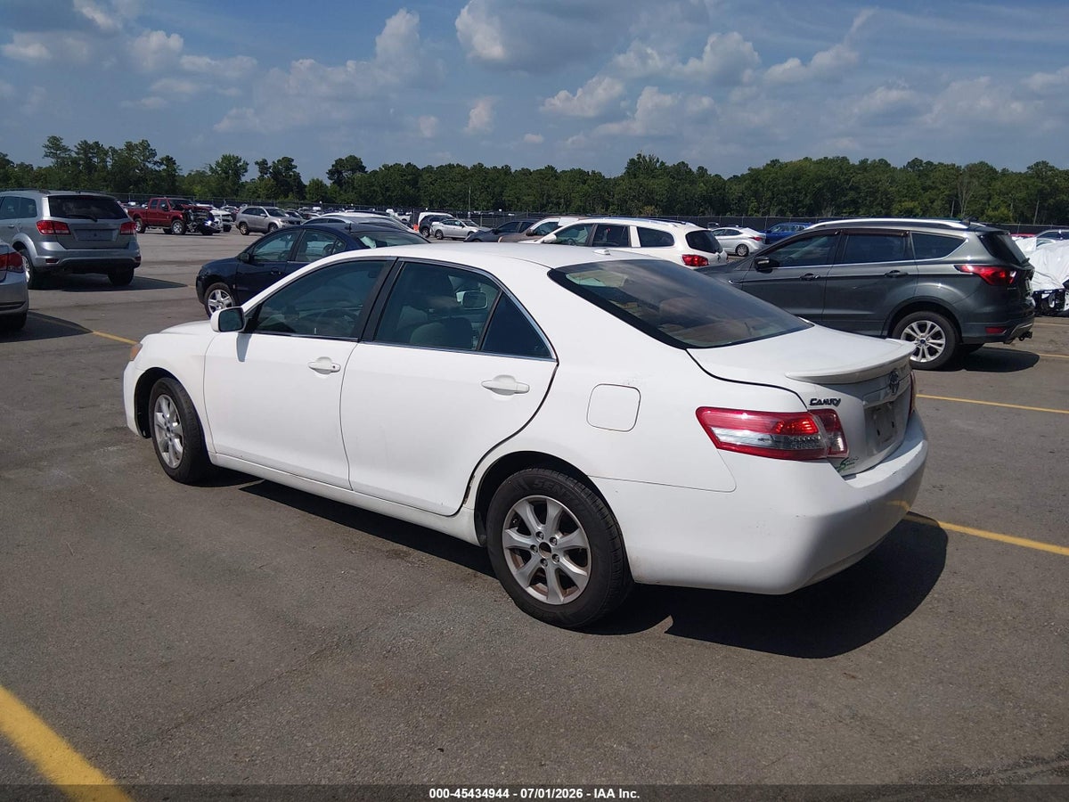 2011 TOYOTA CAMRY LE — снимка 3