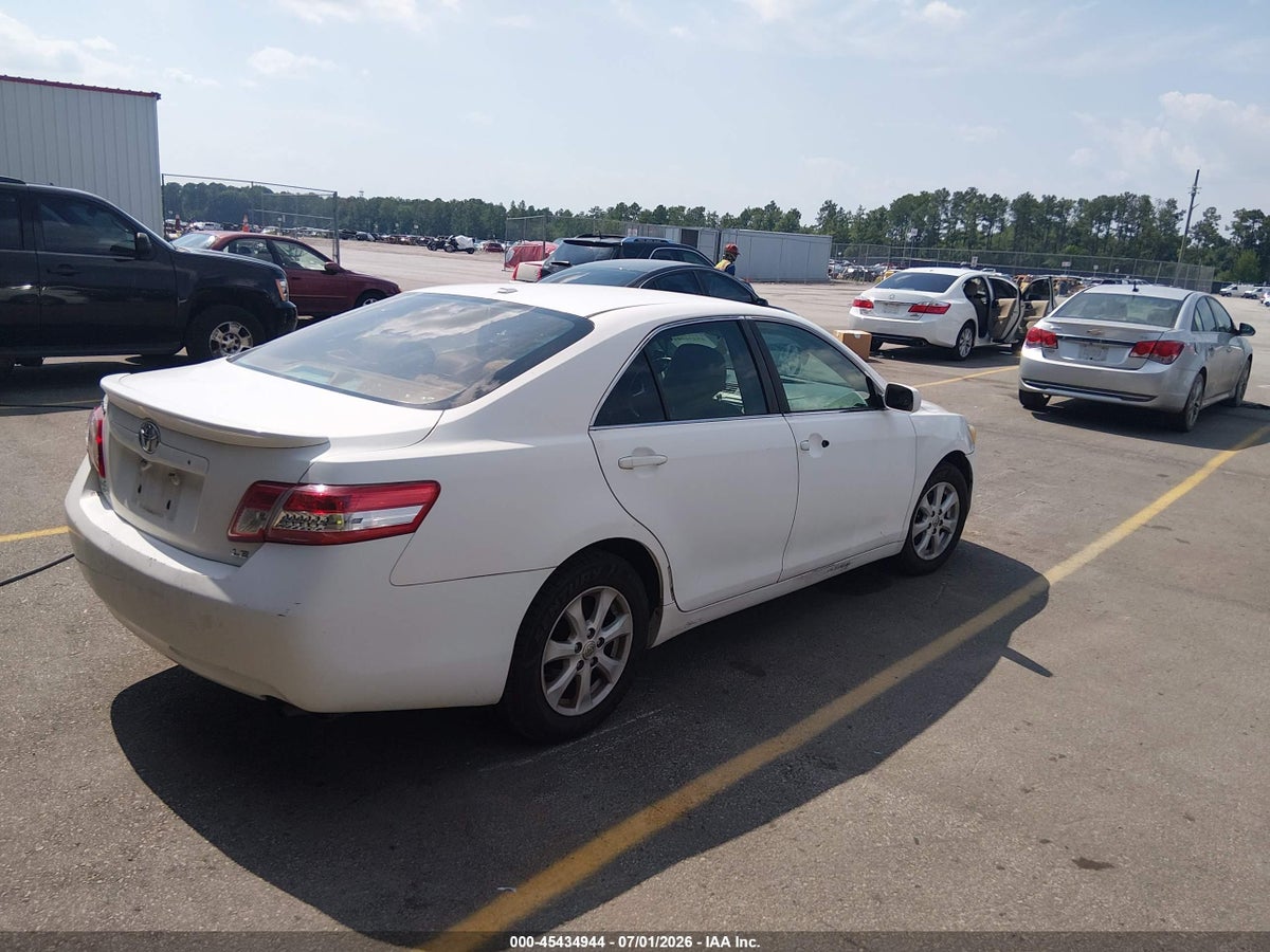2011 TOYOTA CAMRY LE — снимка 4