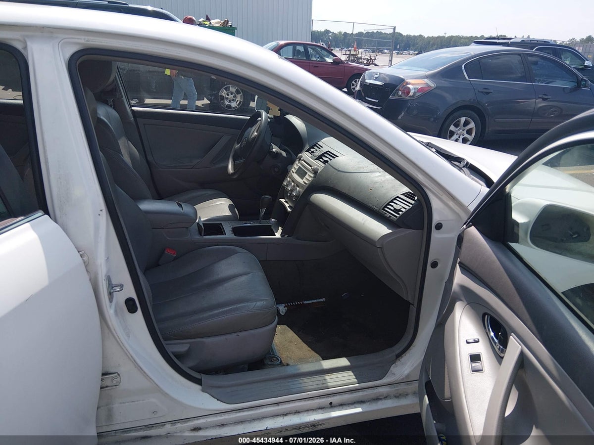 2011 TOYOTA CAMRY LE — снимка 5
