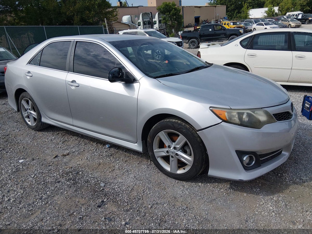 2014 TOYOTA CAMRY SE