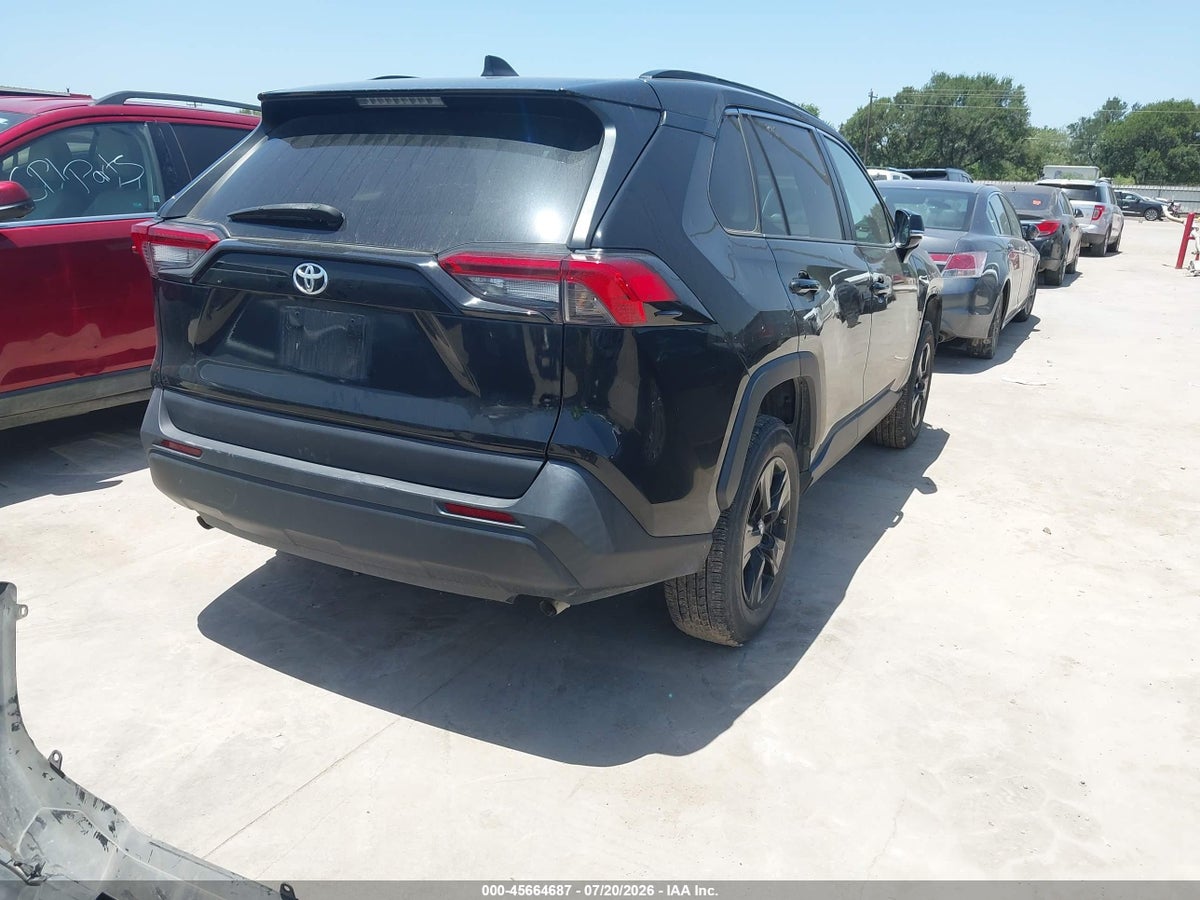 2021 TOYOTA RAV4 XLE — снимка 4