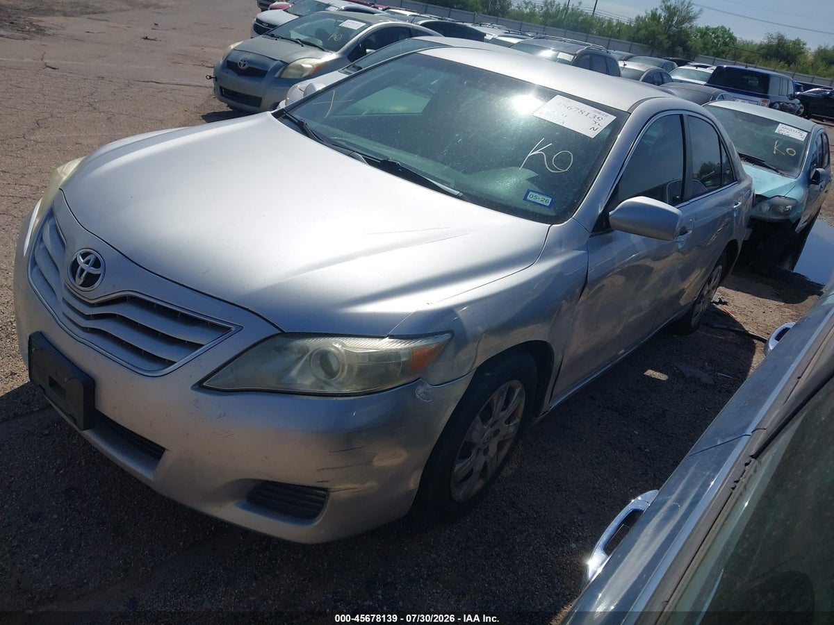 2011 TOYOTA CAMRY LE — снимка 2