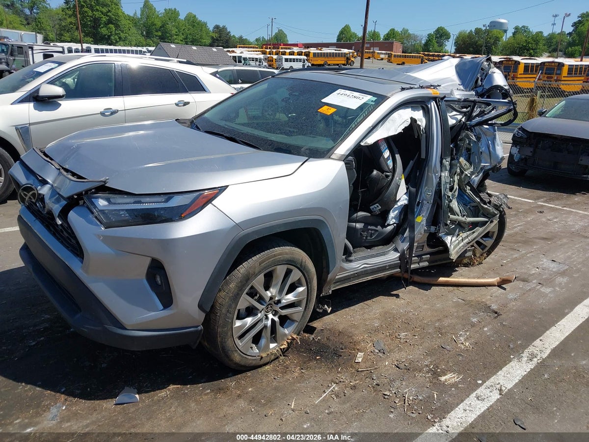 2022 TOYOTA RAV4 XLE PREMIUM — снимка 2