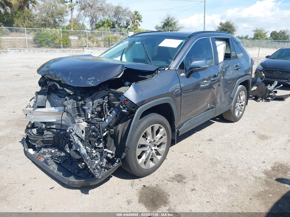 2024 TOYOTA RAV4 XLE PREMIUM — снимка 2