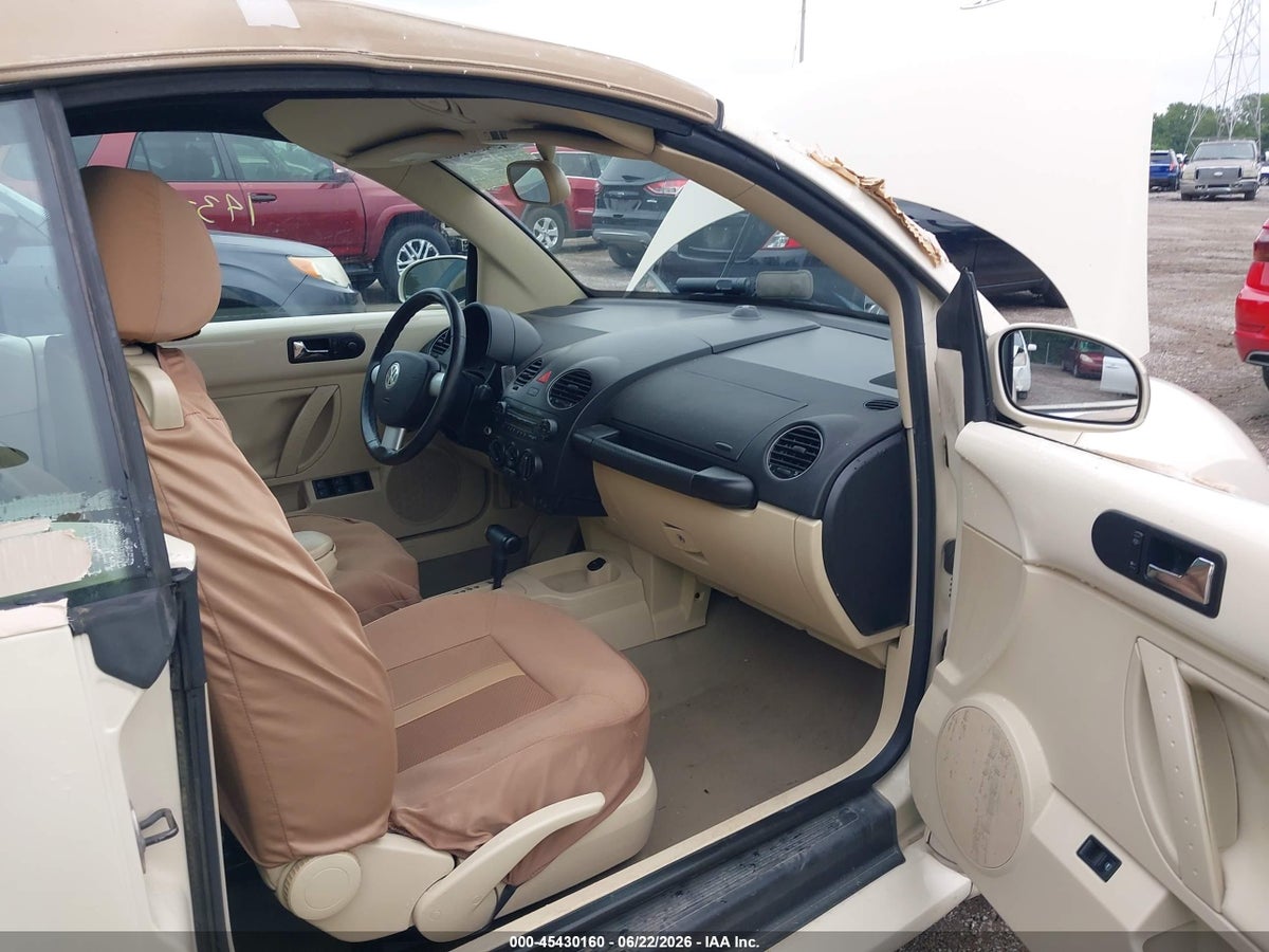 2010 VOLKSWAGEN NEW BEETLE 2.5L — снимка 5