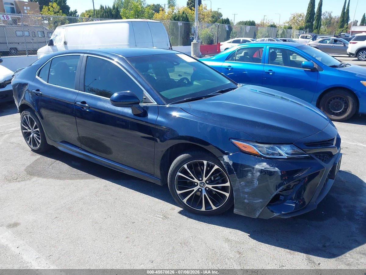 2018 TOYOTA CAMRY SE