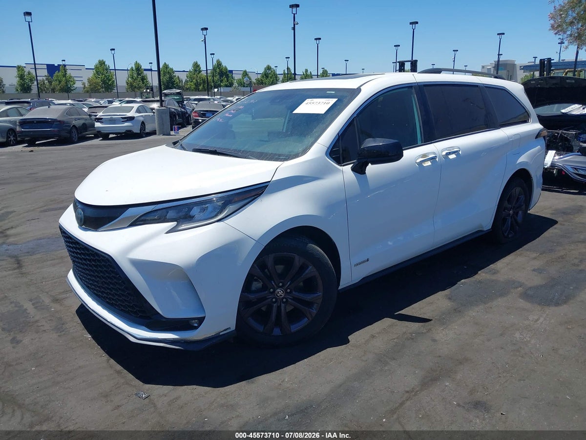 2021 TOYOTA SIENNA XSE — снимка 2