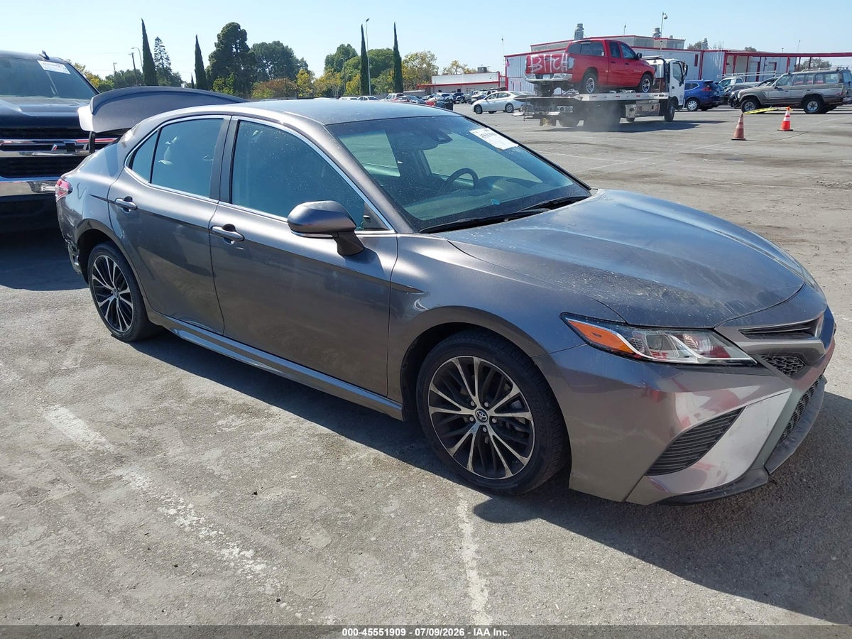 2018 TOYOTA CAMRY SE