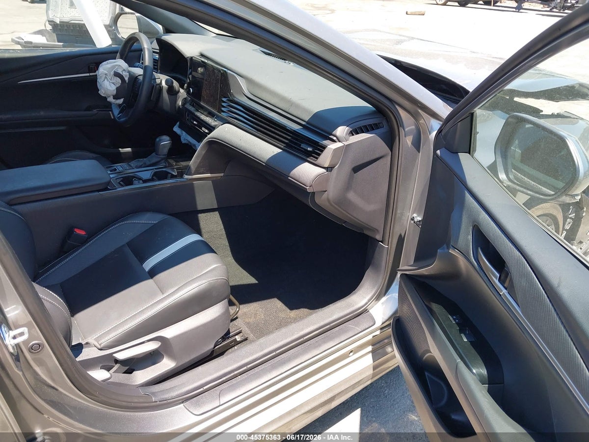 2025 TOYOTA CAMRY SE — снимка 5