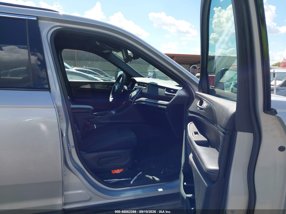 2025 JEEP GRAND CHEROKEE LAREDO X 4X4 — снимка 5