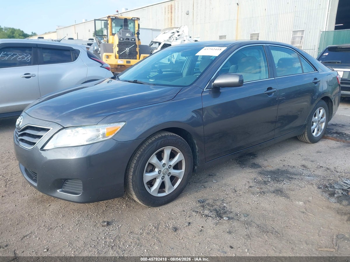 2011 TOYOTA CAMRY LE — снимка 2