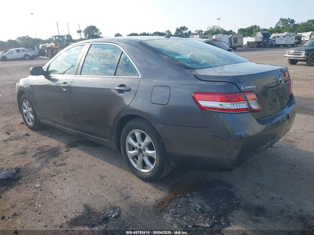 2011 TOYOTA CAMRY LE — снимка 3