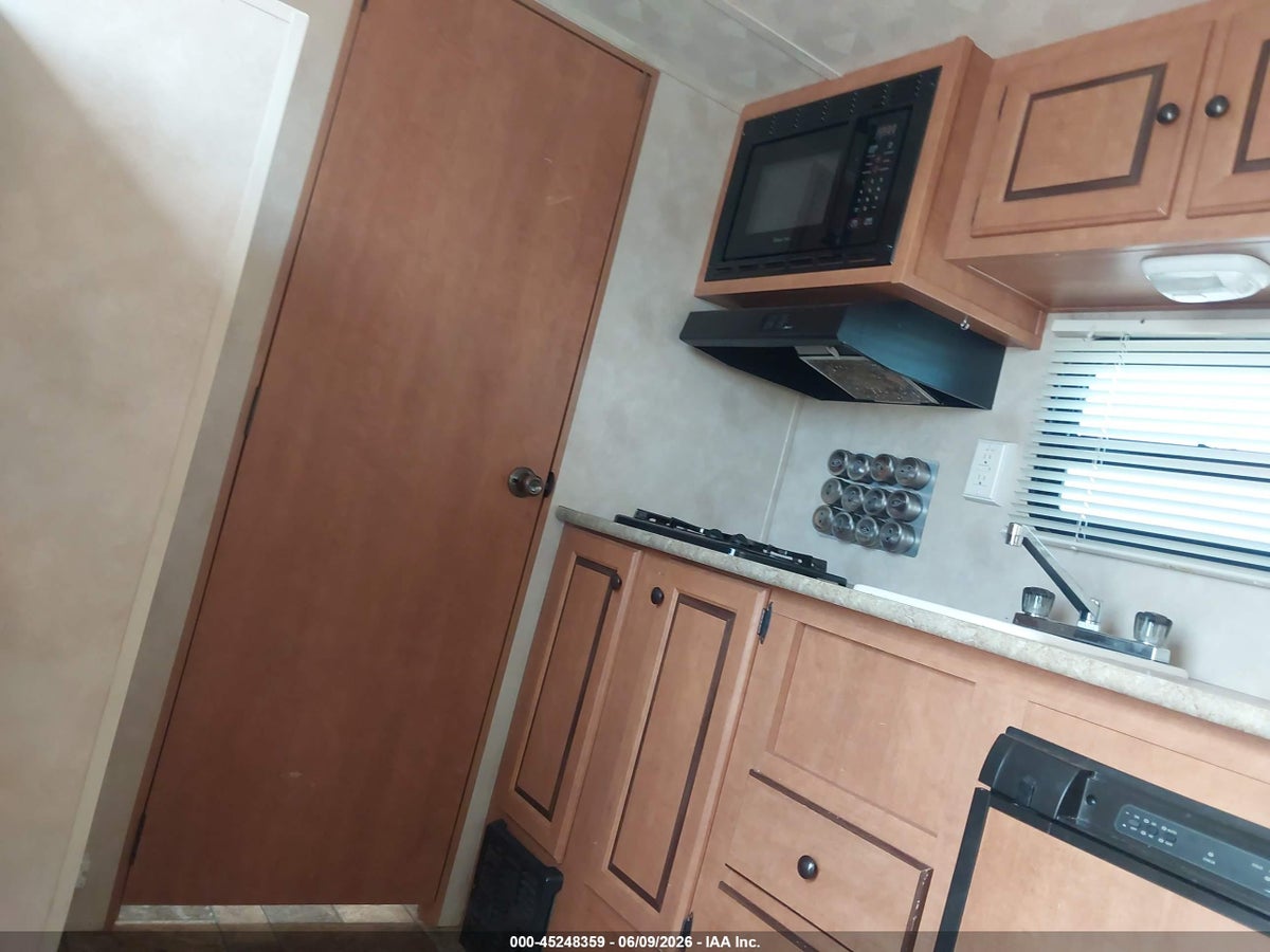 2013 FOREST RIVER PUMA TRAVEL TRAILER — снимка 5