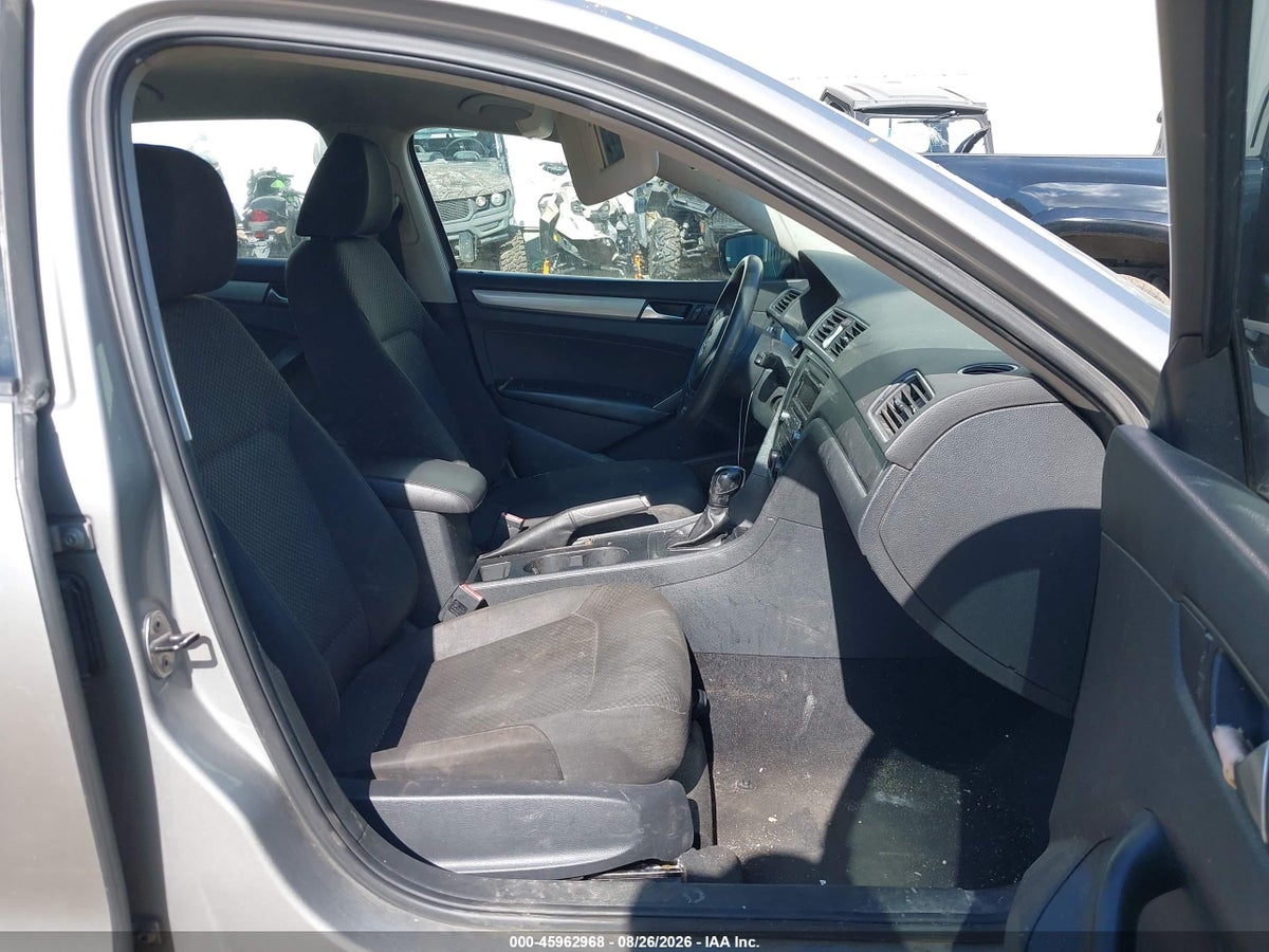 2014 VOLKSWAGEN PASSAT 2.5L S — снимка 5