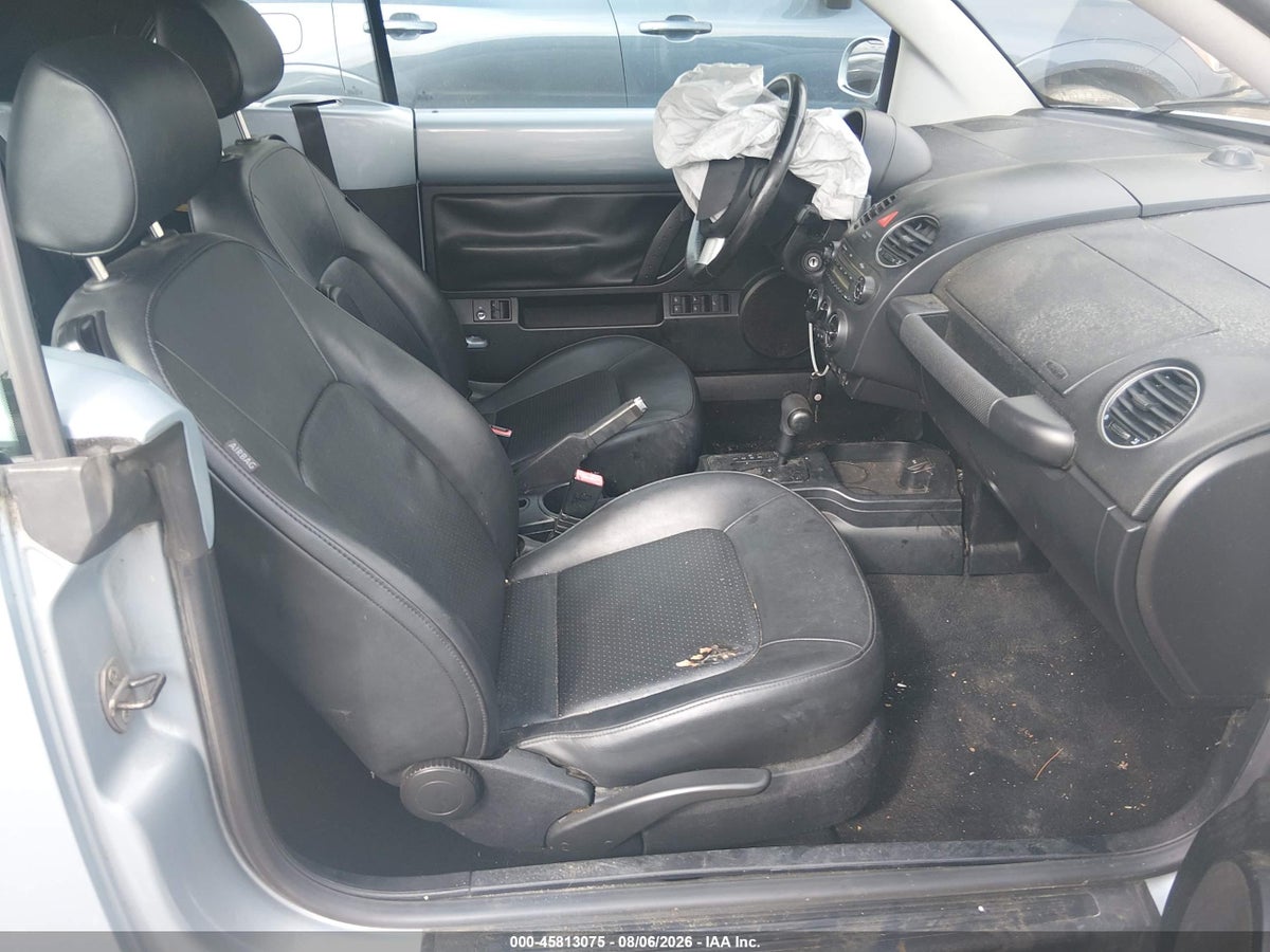 2010 VOLKSWAGEN NEW BEETLE 2.5L — снимка 5