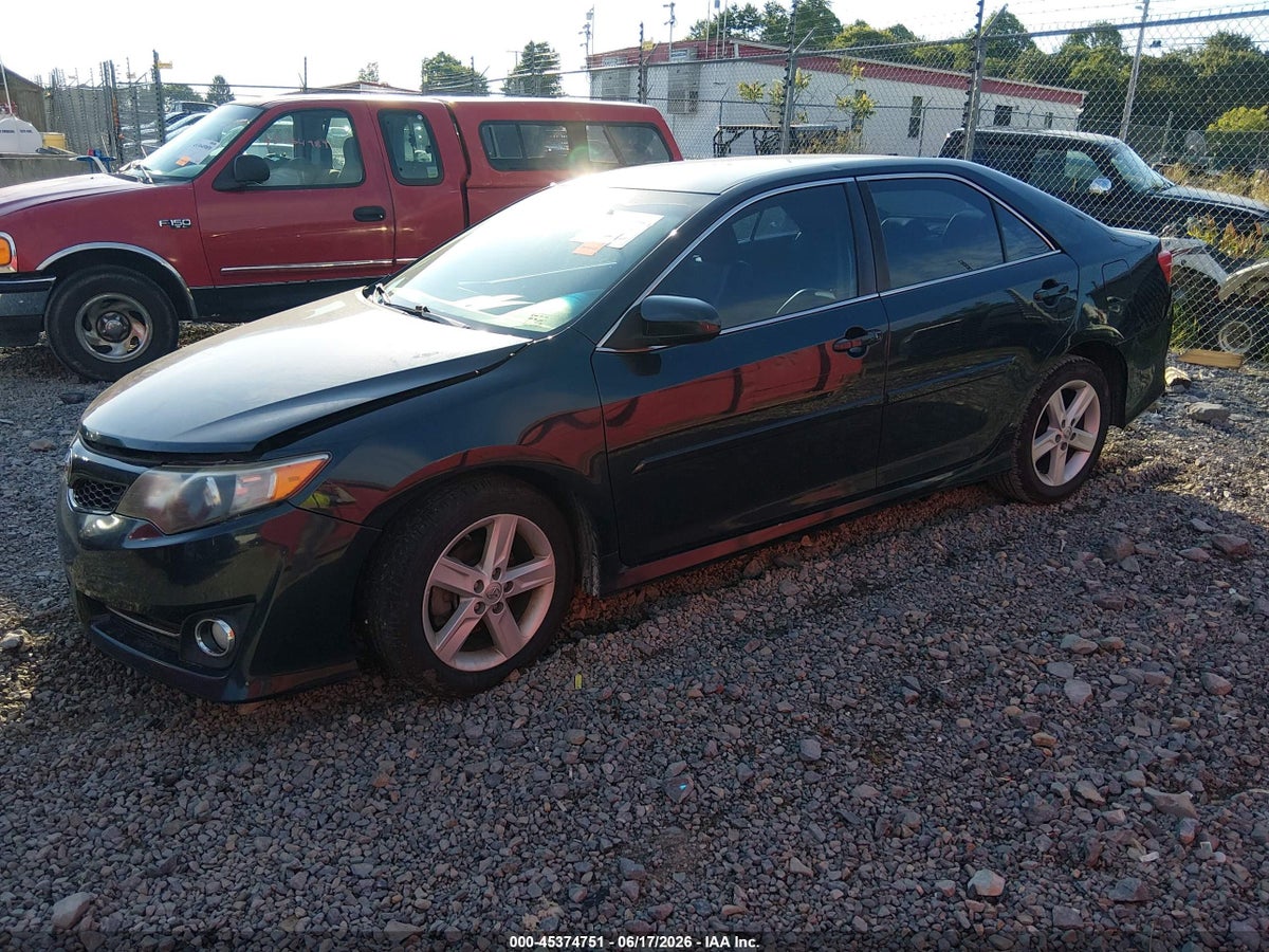2014 TOYOTA CAMRY SE