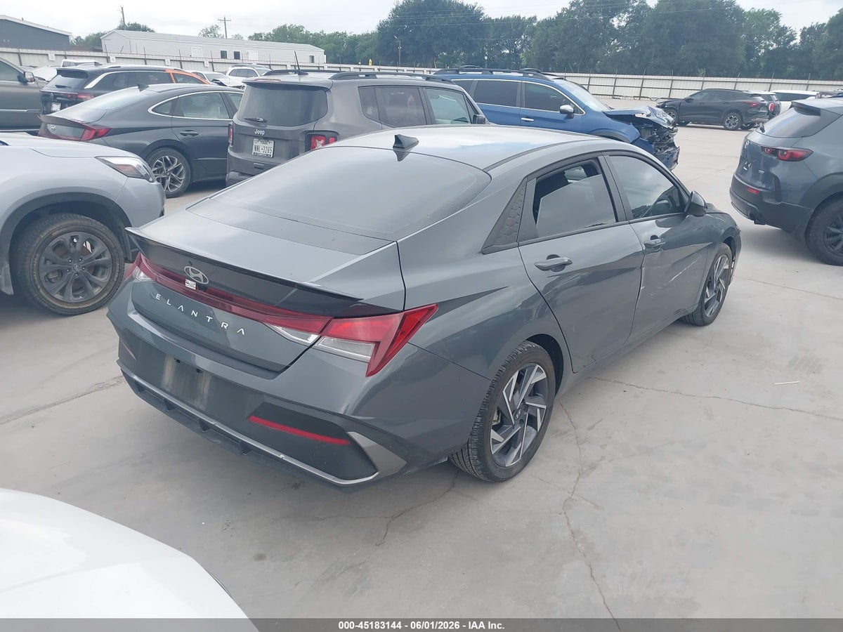 2025 HYUNDAI ELANTRA SEL SPORT — снимка 4