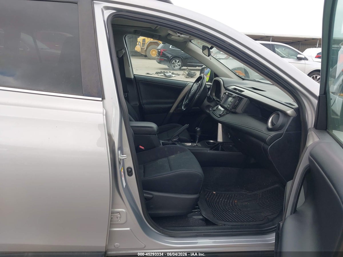 2017 TOYOTA RAV4 XLE — снимка 5
